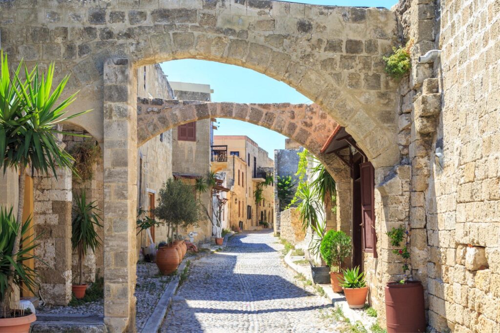 Historyczne uliczki Starego Miasta na Rodos