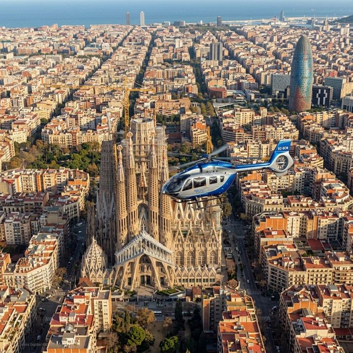 Lot helikopterem nad wybrzeżem Barcelony